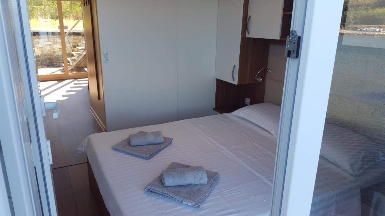 House Boat - Floating House Sofia Ξενοδοχείο Πούλα Εξωτερικό φωτογραφία