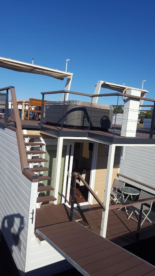 House Boat - Floating House Sofia Ξενοδοχείο Πούλα Εξωτερικό φωτογραφία