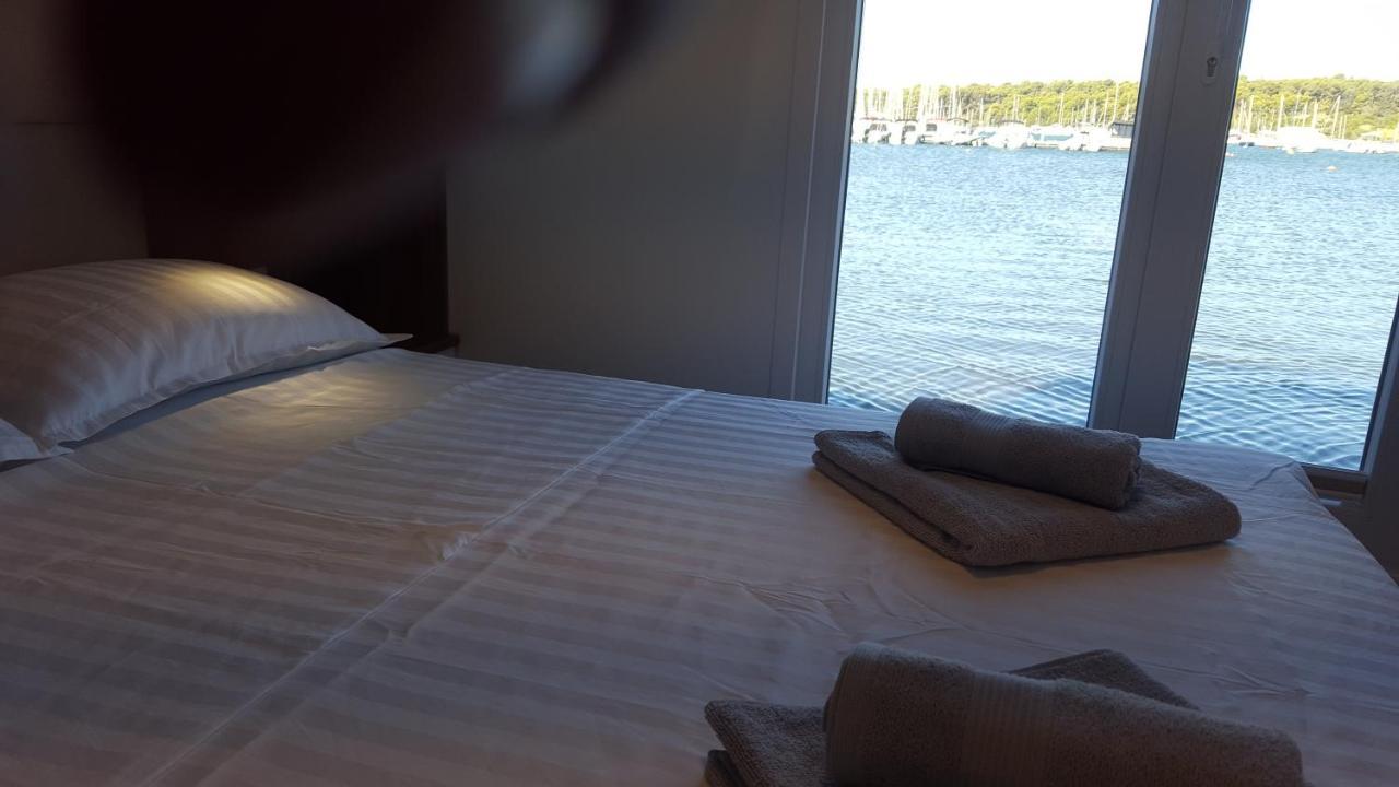 House Boat - Floating House Sofia Ξενοδοχείο Πούλα Εξωτερικό φωτογραφία