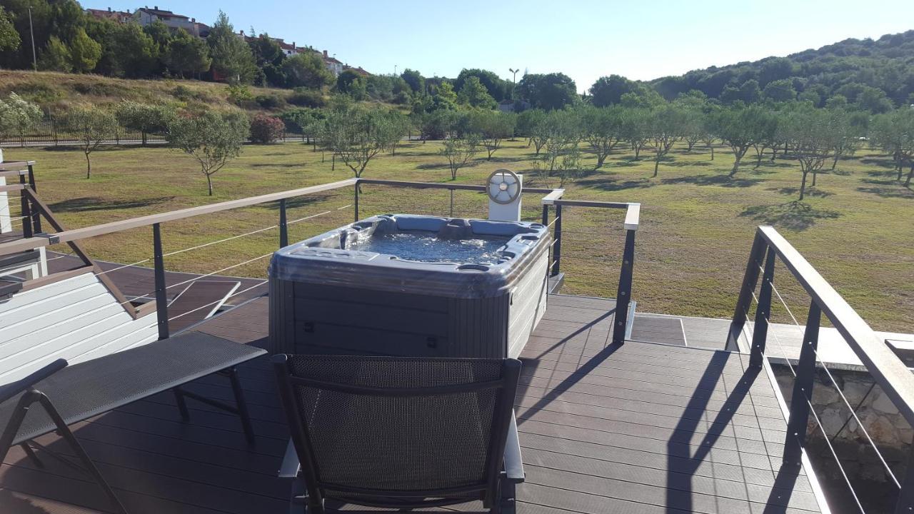 House Boat - Floating House Sofia Ξενοδοχείο Πούλα Εξωτερικό φωτογραφία