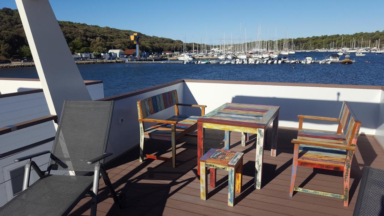 House Boat - Floating House Sofia Ξενοδοχείο Πούλα Εξωτερικό φωτογραφία