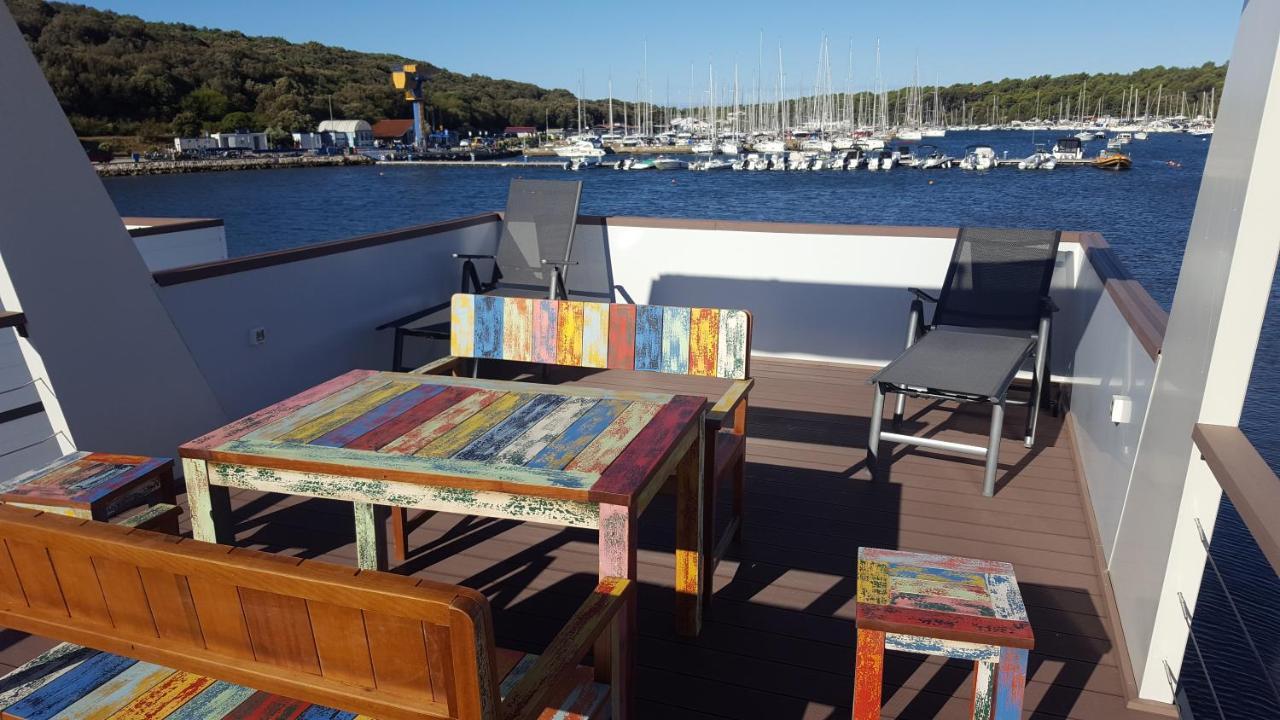 House Boat - Floating House Sofia Ξενοδοχείο Πούλα Εξωτερικό φωτογραφία