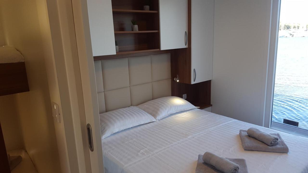House Boat - Floating House Sofia Ξενοδοχείο Πούλα Εξωτερικό φωτογραφία